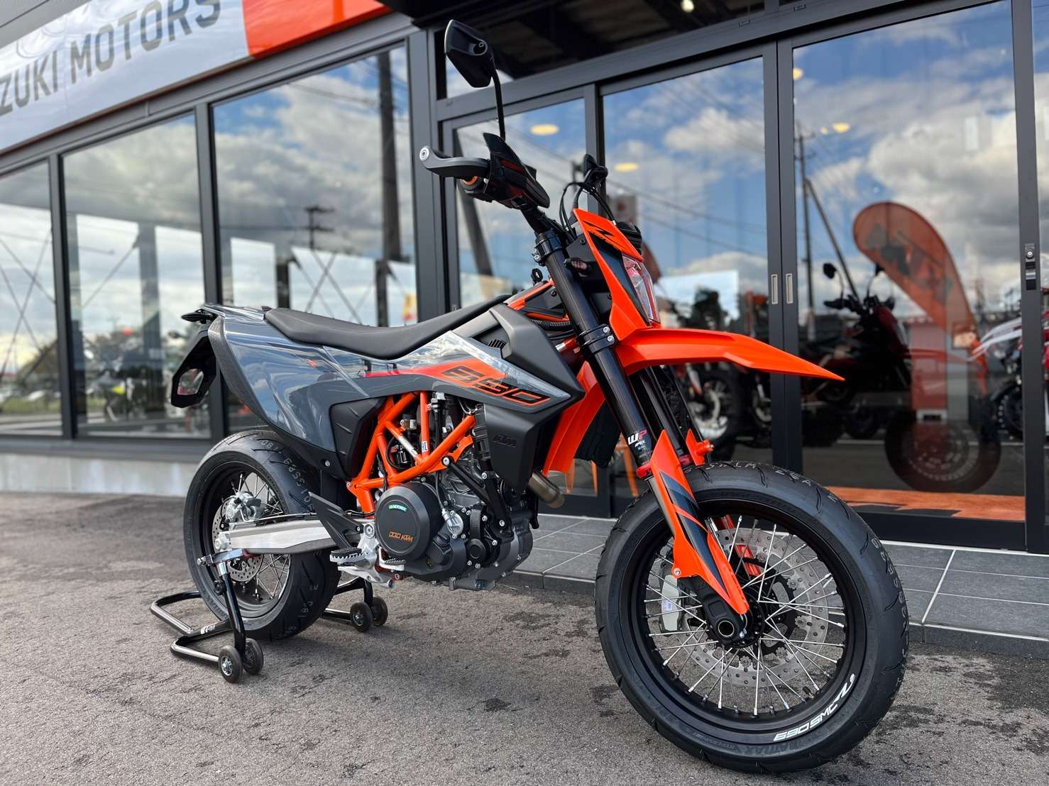 KTM 690 SMC/ENDURO R アクラポビッチフルエキゾーストマフラー 