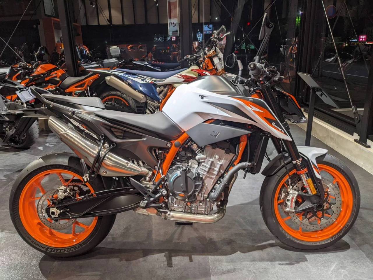 KTM 890DUKER KTM 山形